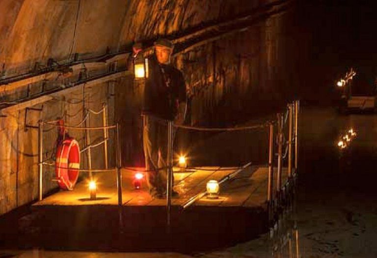 Visita guidata In zattera di notte alla Galleria Borbonica